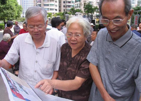 老花眼晚上看不清，驗(yàn)光之后再配鏡！